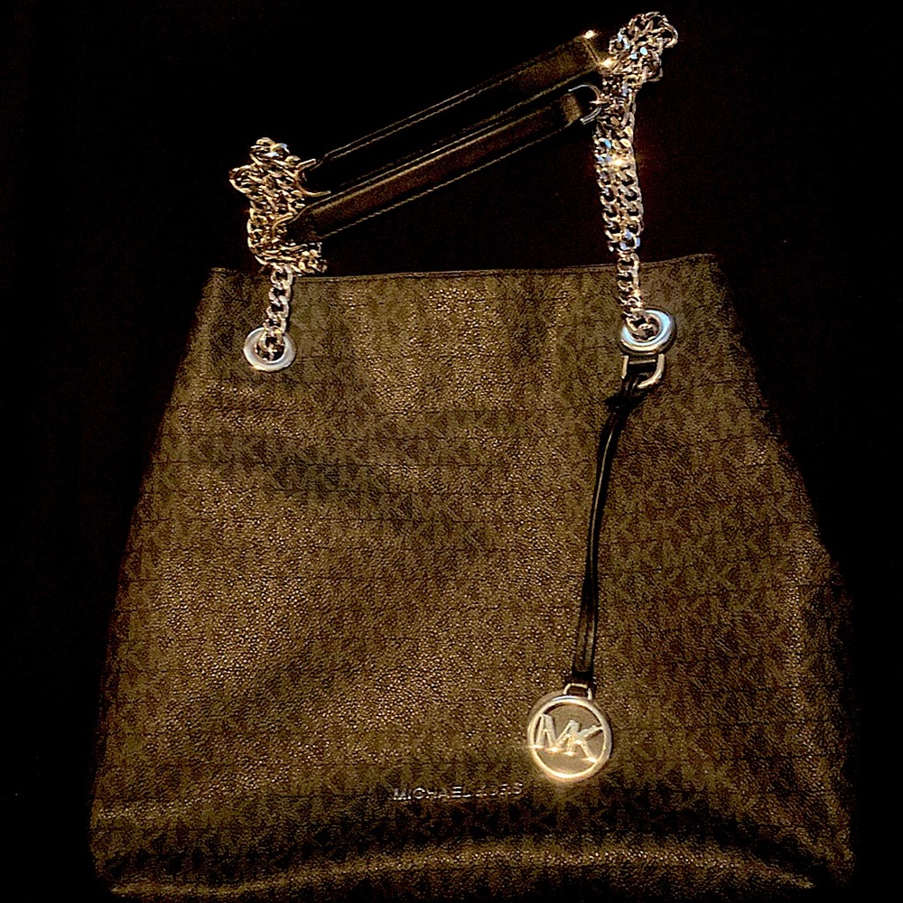 NWT Authentic Michael Kors black Jet Set Chain bag in mint condition.